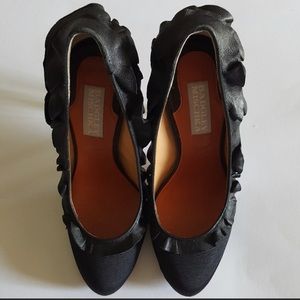 NEW Badgley Mischka tai leather ruffle back pumps grosgrain heels 5.5